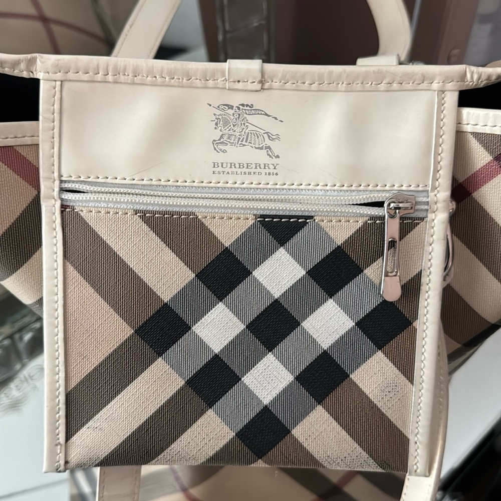 ♥️SOLD♥️BURBERRY Nova Check Tote 100% AUTHENTIC - Picture 8 of 12